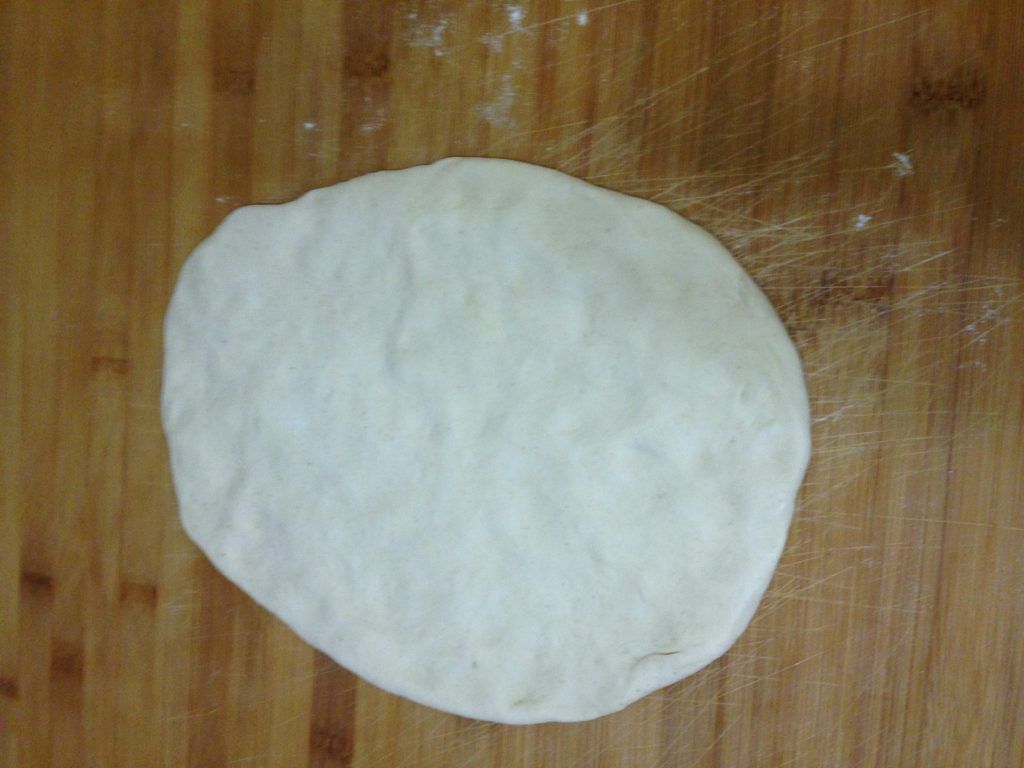 masa aplanada con los dedos